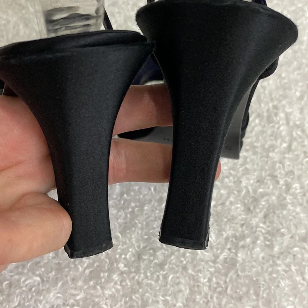 Donna Karan Ladies Size 7 Black High Heel Shoes